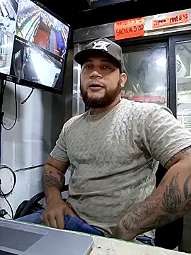 Catire10  online show from November 12, 2025, 1:37 pm