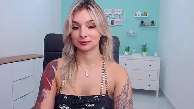 Snapshot of LilFleurish chatting on November 7, 2025, 5:34 am LilFleurish online show from November 7, 2025, 5:34 am