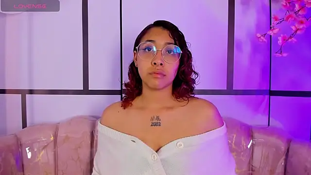 Snapshot of Olivejoness chatting on September 19, 2025, 5:33 am Olivejoness online show from September 19, 2025, 5:33 am