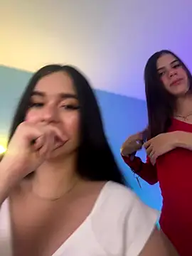 Snapshot of alejandrodolls chatting on December 19, 2025, 8:22 pm alejandrodolls online show from December 19, 2025, 8:22 pm