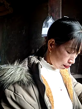 Snapshot of ngocngoc_cute chatting on November 13, 2025, 2:04 am ngocngoc cute online show from November 13, 2025, 2:04 am