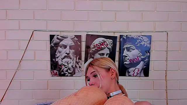 Blondy Fina online show from October 4, 2025, 4:47 am