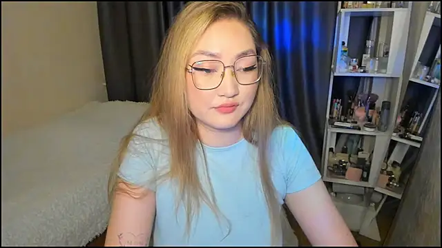 lyra x online show from February 7, 2026, 1:41 pm