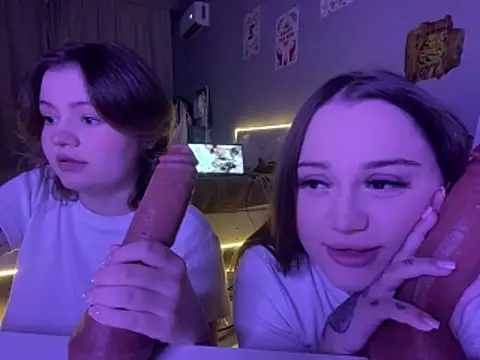 Snapshot of MoonIvy_ chatting on November 30, 2025, 6:19 pm MoonIvy online show from November 30, 2025, 6:19 pm