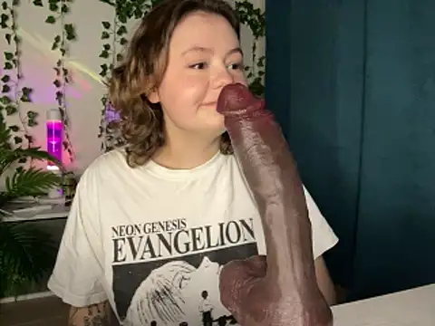 Snapshot of MoonIvy_ chatting on December 18, 2025, 6:12 pm MoonIvy online show from December 18, 2025, 6:12 pm