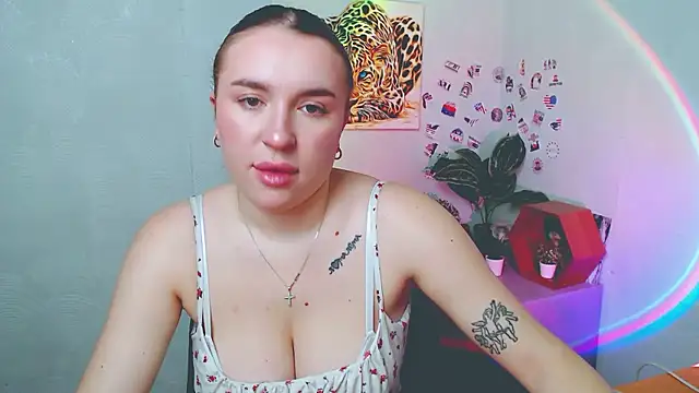 JuliaTopp  online show from January 13, 2026, 7:45 am