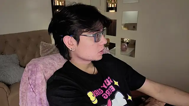 Snapshot of davoxer chatting on June 19, 2026, 3:23 am davoxer online show from June 19, 2026, 3:23 am