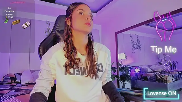 mia rousse25 online show from March 23, 2026, 3:12 pm