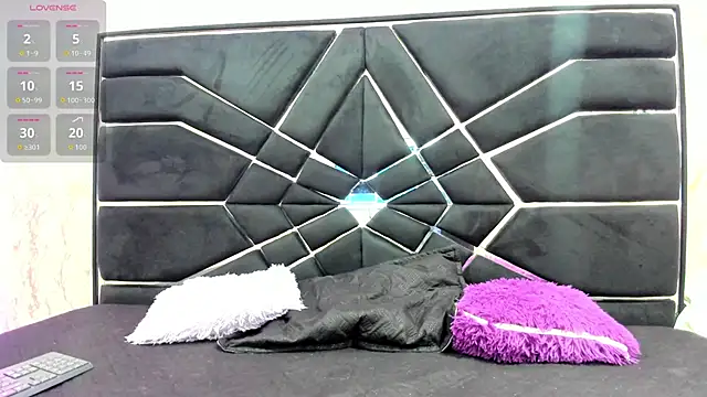 Snapshot of LITTLESUSSYY_ chatting on September 19, 2025, 11:47 am LITTLESUSSYY  online show from September 19, 2025, 11:47 am