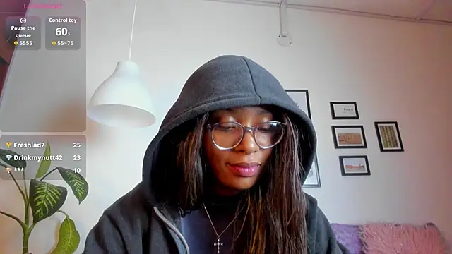 Snapshot of Coco_joness chatting on October 11, 2025, 1:50 am Coco joness online show from October 11, 2025, 1:50 am