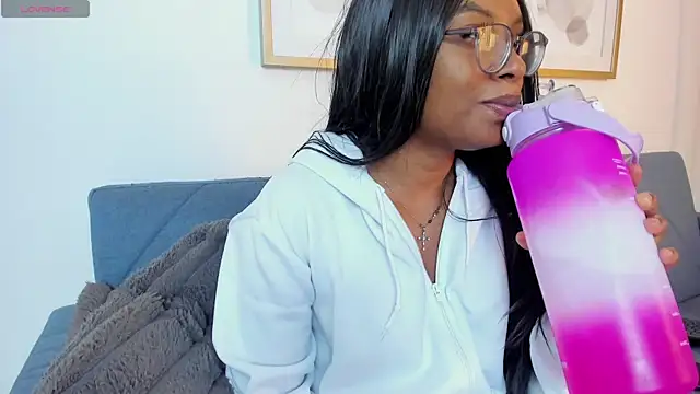 Snapshot of Coco_joness chatting on November 6, 2025, 2:43 pm Coco joness online show from November 6, 2025, 2:43 pm