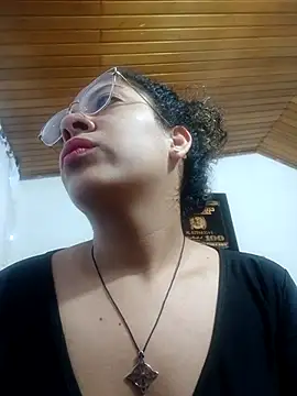 Snapshot of CATTALINAHOT chatting on February 14, 2026, 8:25 am CATTALINAHOT online show from February 14, 2026, 8:25 am