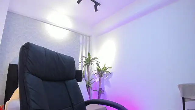 lily cash1 online show from November 20, 2025, 2:51 pm