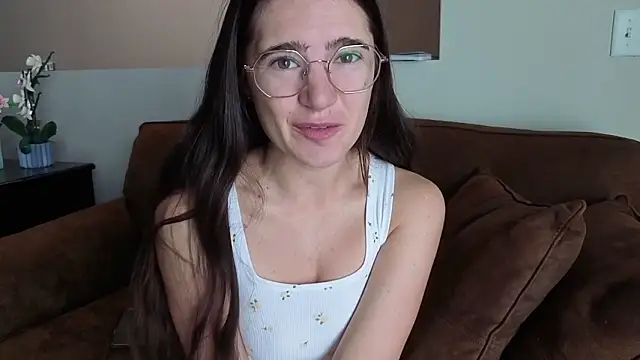 Snapshot of bambifarrina chatting on April 16, 2026, 3:13 pm bambifarrina online show from April 16, 2026, 3:13 pm