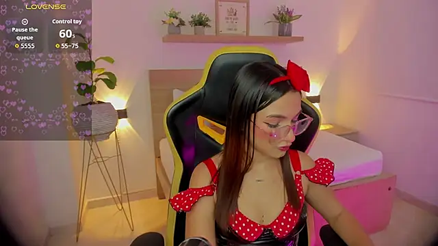 Snapshot of luma_sky_ chatting on December 5, 2025, 3:27 am luma sky online show from December 5, 2025, 3:27 am