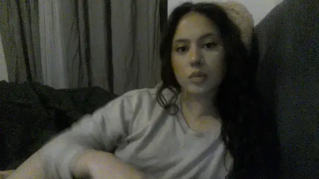 Snapshot of laylabliss chatting on October 19, 2025, 12:57 am laylabliss online show from October 19, 2025, 12:57 am