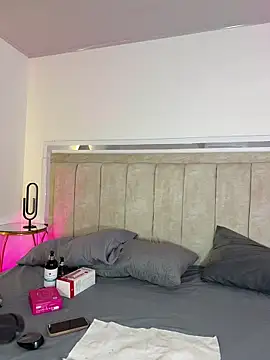 ZoeBarnett online show from December 5, 2025, 6:50 pm