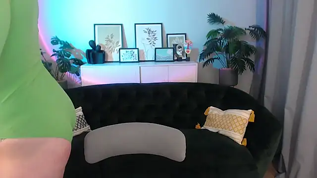 Snapshot of Natalee_Love chatting on September 9, 2025, 12:43 am Natalee Love online show from September 9, 2025, 12:43 am