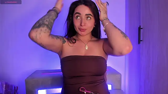 scarlett Collinss online show from November 18, 2025, 5:55 am