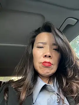 Snapshot of anna_yngs chatting on October 28, 2025, 8:02 am anna yngs online show from October 28, 2025, 8:02 am