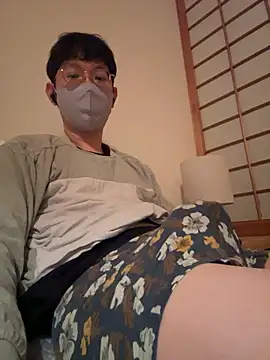 Snapshot of tom19899q chatting on November 12, 2025, 1:48 pm tom19899q online show from November 12, 2025, 1:48 pm