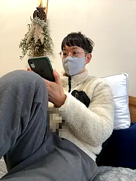 Snapshot of tom19899q chatting on December 4, 2025, 10:31 pm tom19899q online show from December 4, 2025, 10:31 pm