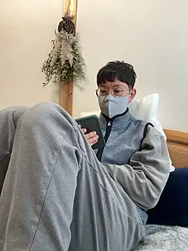 Snapshot of tom19899q chatting on November 29, 2025, 10:21 pm tom19899q online show from November 29, 2025, 10:21 pm