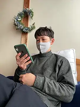 Snapshot of tom19899q chatting on December 18, 2025, 5:34 am tom19899q online show from December 18, 2025, 5:34 am