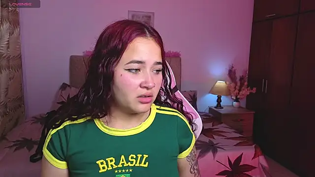 Snapshot of Leakitten chatting on November 13, 2025, 8:24 pm Leakitten online show from November 13, 2025, 8:24 pm