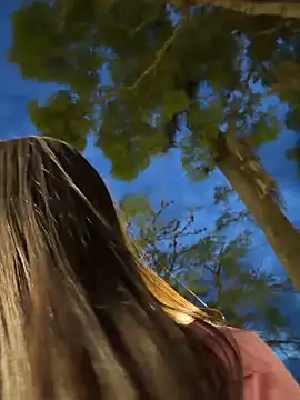 -juicy  online show from April 10, 2026, 11:23 pm