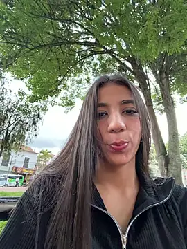 -juicy  online show from April 9, 2026, 10:49 pm