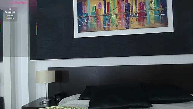 VioletLux online show from November 17, 2025, 7:51 pm