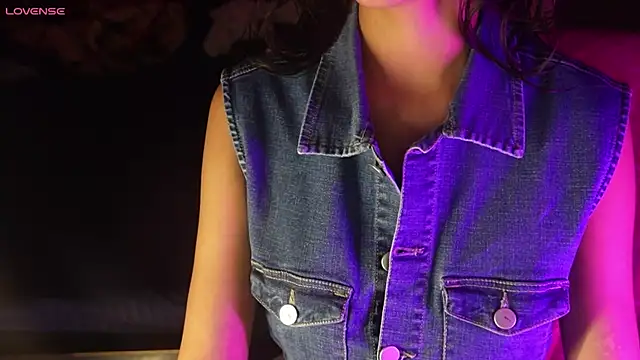 Snapshot of NidhiChandra chatting on October 17, 2025, 8:17 am NidhiChandra online show from October 17, 2025, 8:17 am