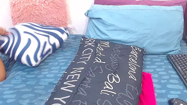 Snapshot of AfricanQueenxx40 chatting on October 10, 2025, 12:39 pm AfricanQueenxx40 online show from October 10, 2025, 12:39 pm