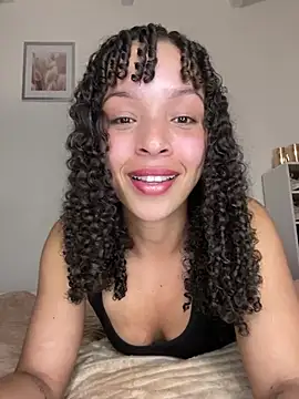 Snapshot of Yasmin777_ chatting on April 6, 2026, 1:56 am Yasmin777 online show from April 6, 2026, 1:56 am