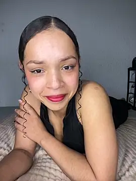 Yasmin777  online show from December 3, 2025, 10:42 pm