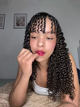 Snapshot of Yasmin777_ chatting on April 11, 2026, 10:57 pm Yasmin777 online show from April 11, 2026, 10:57 pm