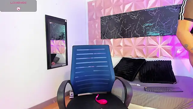 Snapshot of Scarlet_fx chatting on November 24, 2025, 3:23 pm Scarlet fx online show from November 24, 2025, 3:23 pm