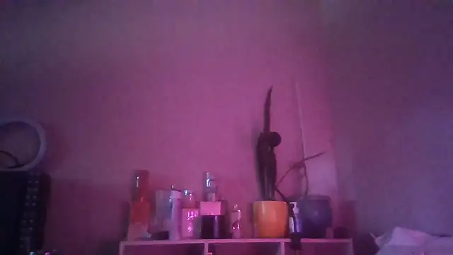 Snapshot of 1n0nlythroat chatting on July 9, 2026, 12:33 am 1n0nlythroat online show from July 9, 2026, 12:33 am