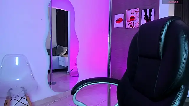 Snapshot of Dulcerose_01 chatting on November 7, 2025, 4:39 am Dulcerose 01 online show from November 7, 2025, 4:39 am