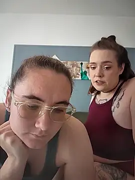Snapshot of AndHerXO chatting on April 19, 2026, 1:45 pm AndHerXO online show from April 19, 2026, 1:45 pm