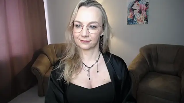 Snapshot of Ava_Elior chatting on July 7, 2026, 12:20 pm Ava Elior online show from July 7, 2026, 12:20 pm