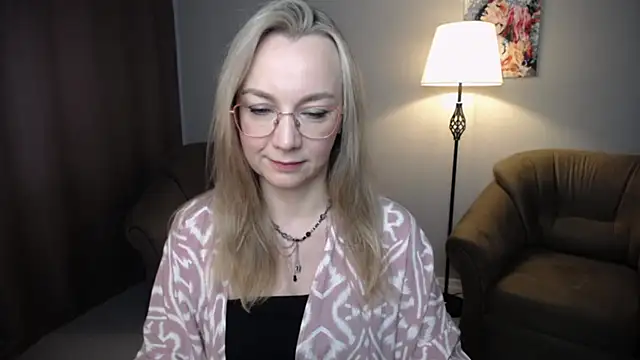 Ava Elior online show from May 25, 2026, 8:35 am