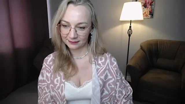 Ava Elior online show from June 1, 2026, 11:43 am