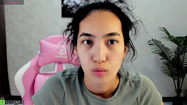 Snapshot of FlirtyAura chatting on November 18, 2025, 12:48 am FlirtyAura online show from November 18, 2025, 12:48 am