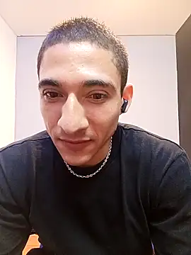 Snapshot of jhonny_thes28 chatting on February 5, 2026, 2:40 am jhonny thes28 online show from February 5, 2026, 2:40 am