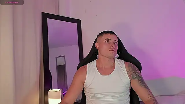 connorsmiith online show from May 16, 2026, 1:37 am