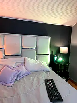 Snapshot of BellaFernandez__ chatting on November 11, 2025, 12:11 pm BellaFernandez online show from November 11, 2025, 12:11 pm