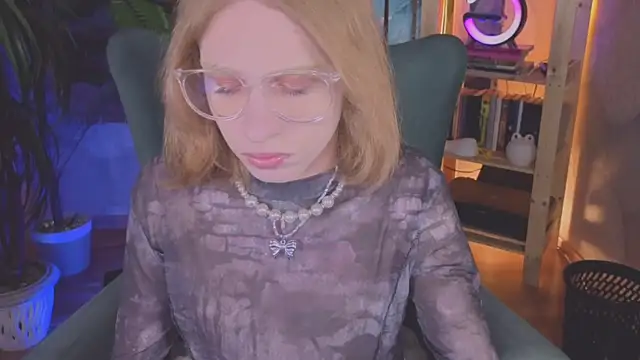 BarbieRichy online show from November 14, 2025, 5:33 am