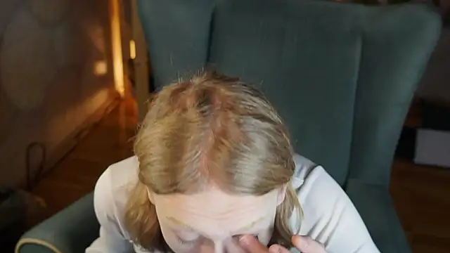 BarbieRichy online show from November 12, 2025, 6:06 am